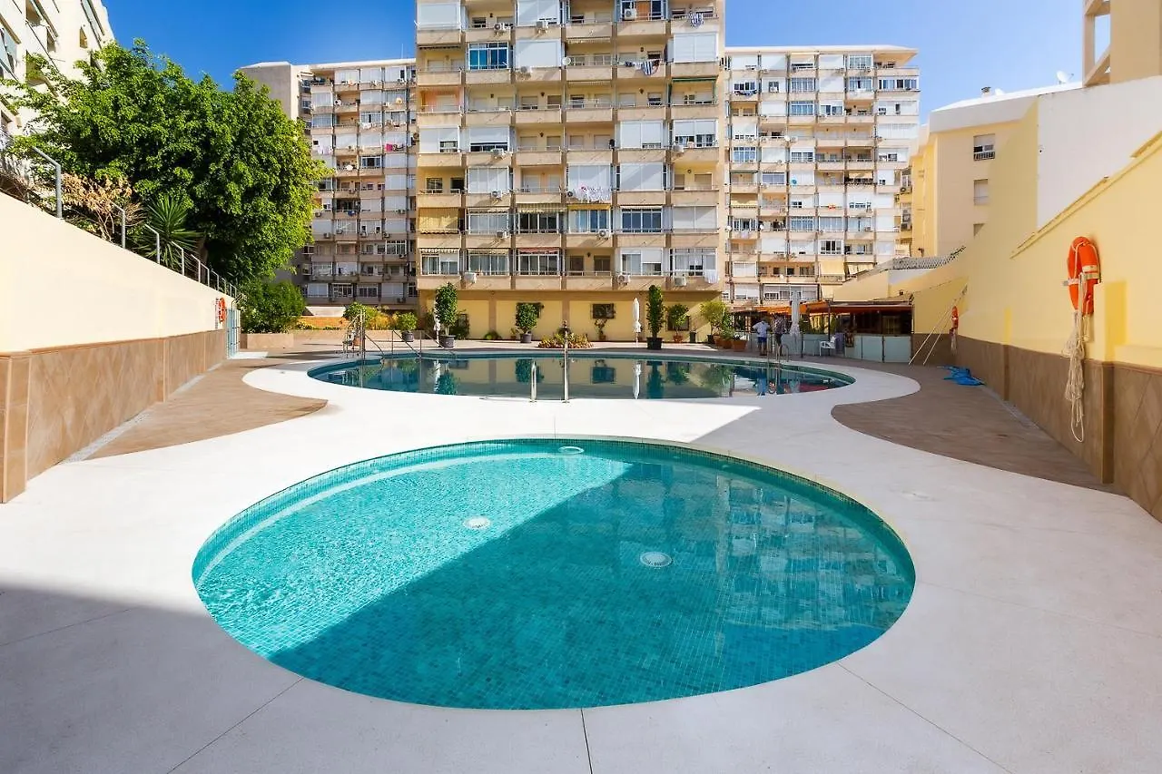 Piscinas - Wifi - Fire Stick Amazon - 10 min Playa - 5 min Centro - Recién reformado Apartamento Torremolinos