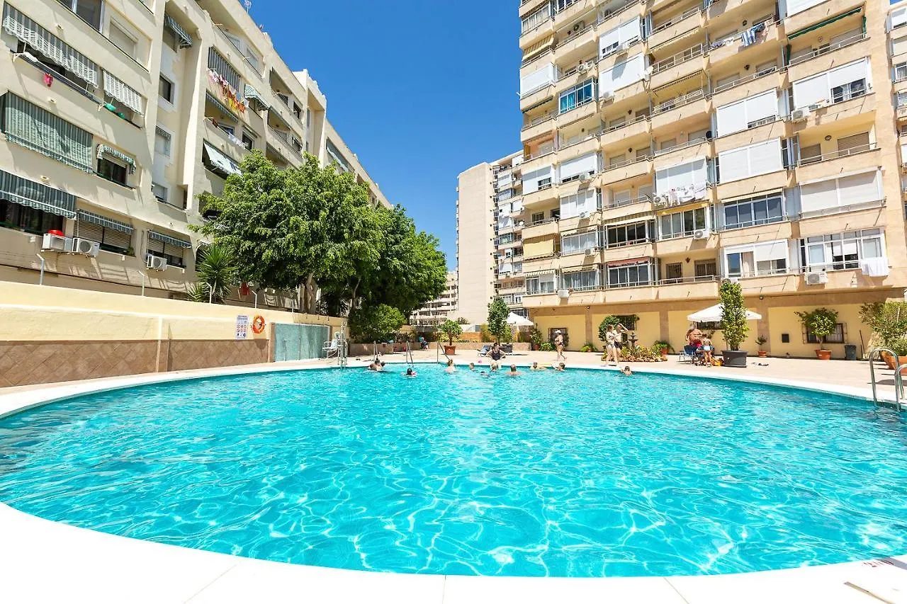 Piscinas - Wifi - Fire Stick Amazon - 10 min Playa - 5 min Centro - Recién reformado Apartamento Torremolinos España